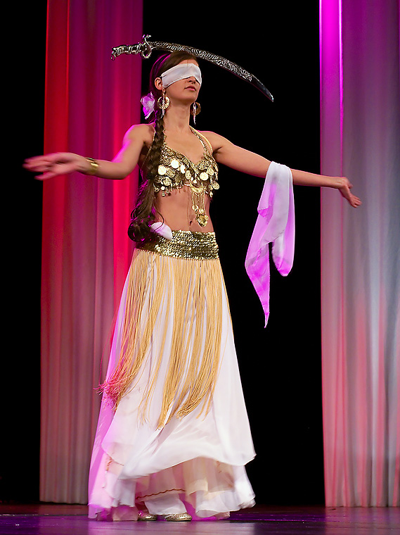Suuri - taniec z szablą (Nova Orient 2011)